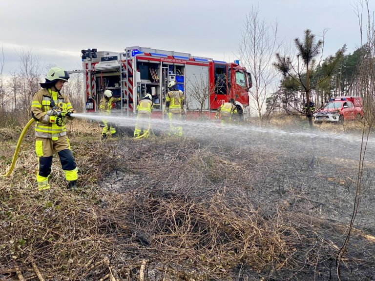 Waldbrand und Heimrauchmelder beschäftigten die Feuerwehr Iserlohn