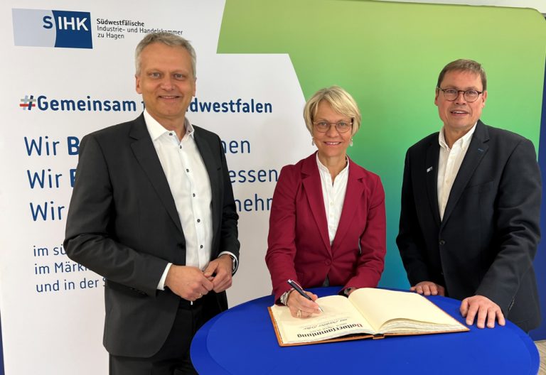 NRW-Bildungsministerin Feller zu Gast bei der SIHK