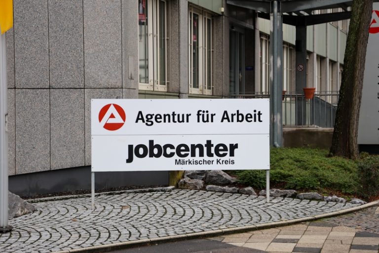 Arbeitslosigkeit sinkt im April
