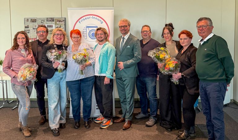 Friseur-Innung MK mit Zdenka Schwabbauer an der Spitze Friseur-Innung MK mit Zdenka Schwabbauer an der Spitze
