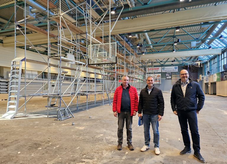 Abbrucharbeiten in der Kreissporthalle