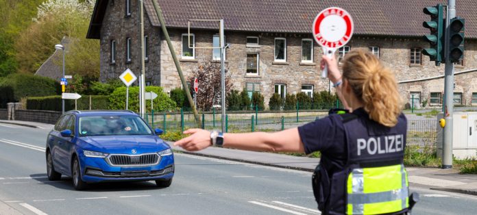 Polizeikontrolle, 14.04 (13)